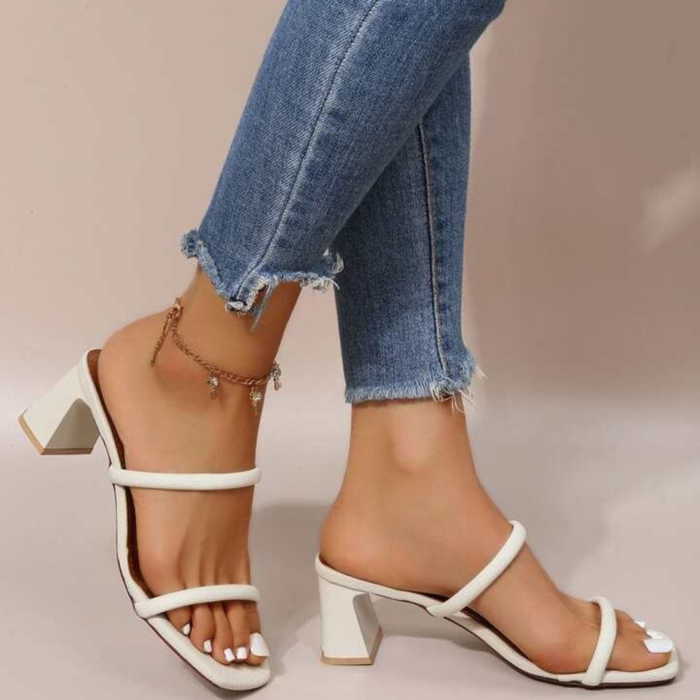 Women’s Chunky Heeled Sandal size 7